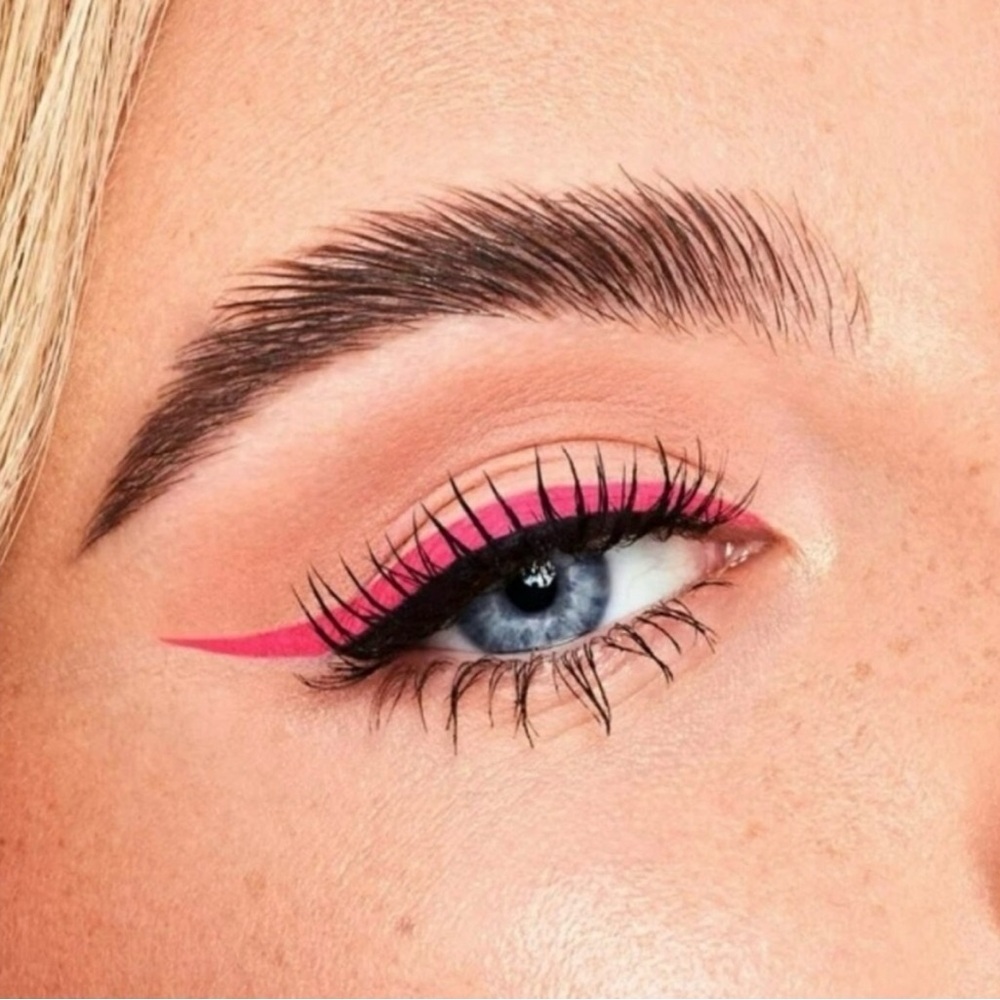 Kylie Jenner liquid Pink Eyeliner pen nib